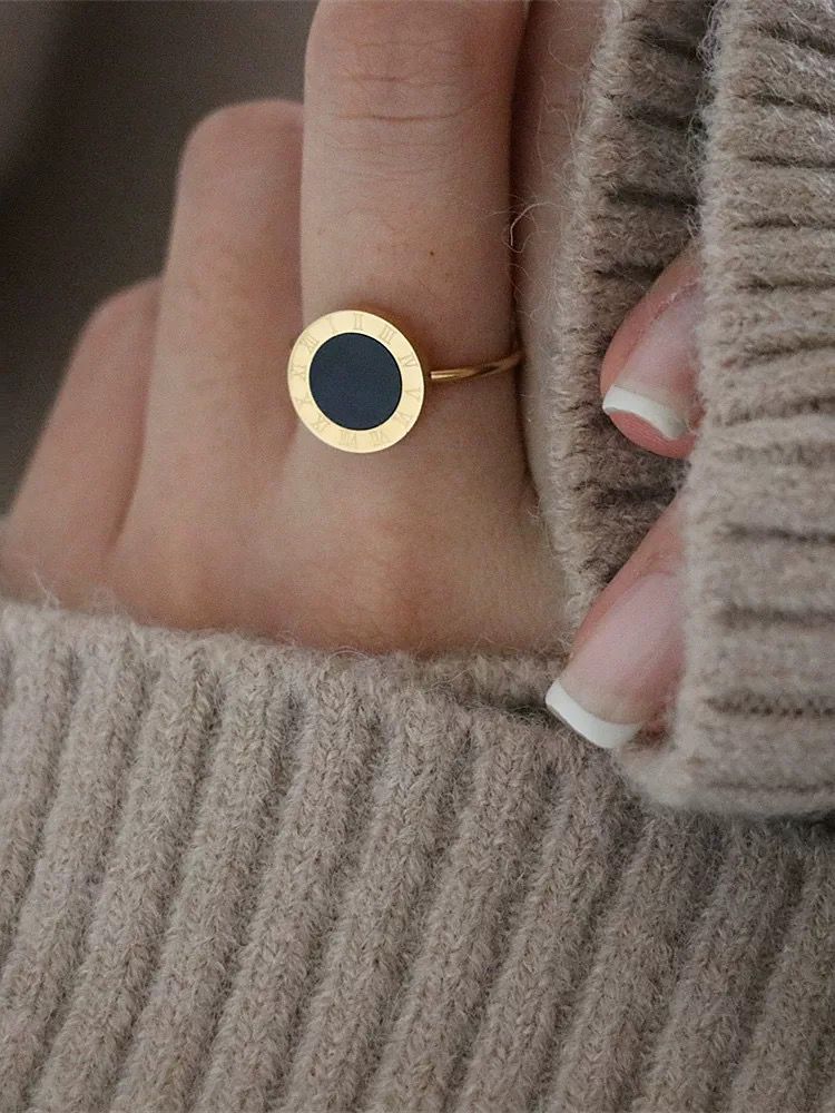 Black Round Adjustable Ring (most running)