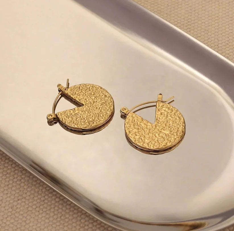 V Round Earring